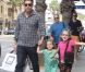 Ben Affleck et ses filles Violet et Seraphina font des courses à Los Angeles, le 6 octobre 2012. Responsable d'un léger accident de voiture, Ben Affleck n'a pas manqué de laisser un mot au propriétaire.