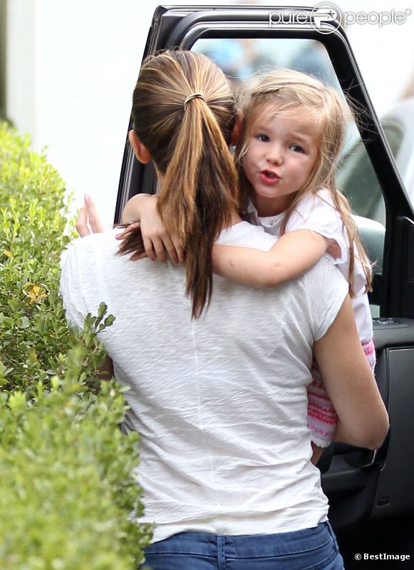 Jennifer Garner emmène ses filles Seraphina et Violet à une fête, le 6 octobre 2012 à Los Angeles