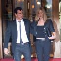Jennifer Aniston dévoile sa trop grosse bague de fiançailles