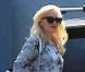 Gwen Stefani, sac Chanel blanc à l'épaule, arrive aux studios d'enregistrement Center Staging à Burbank. Le 8 octobre 2012.