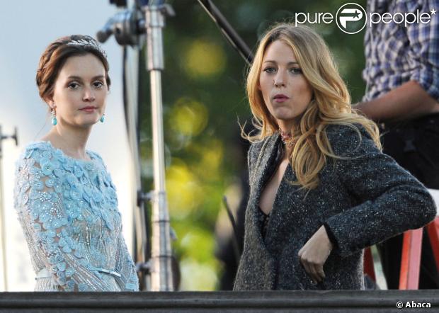 Blake Lively et Leighton Meester sur le tournage de Gossip Girl, à New York, le 11 octobre 2012