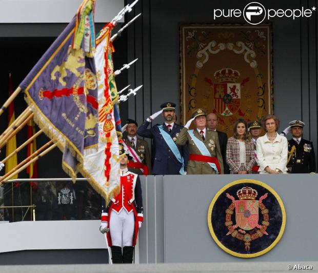 DESFILE POR LA FIESTA NACIONAL 2012 - Página 2 955800-members-of-spain-s-royal-family-king-620x0-1
