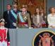 Le roi Jean Carlos et la reine Sofia, aux côtés du prince héritier Felipe d'Espagne et de son épouse Letizia lors du défilé militaire de la fête nationale de l'Espagne le 12 octobre 2012
