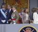 Le roi Jean Carlos et la reine Sofia, aux côtés du prince héritier Felipe d'Espagne et de son épouse Letizia lors du défilé militaire de la fête nationale de l'Espagne le 12 octobre 2012