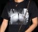 Coiffure sobre et sans maquillage, Rihanna sait quand même attiré l'attention avec un t-shirt à l'effigie d'une paire de fesses tatouée "West Coast". West Hollywood, Los Angeles, le 13 octobre 2012.
