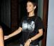 Rihanna, reine du sportswear chic combine jogging en molleton gris et sac Chanel. West Hollywood, Los Angeles, le 13 octobre 2012.