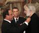 François Hollande remet les insignes de chevalier de la Légion d'honneur à Michael Haneke, au palais de l'Elysée, le 14 octobre 2012.