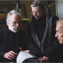 Michael Haneke et ses acteurs Jean-Louis Trintignant et Emmanuelle Riva sur le tournage d'<em>Amour</em>, en salles le 24 octobre 2012.