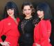 Kelly Brook se présente comme nouvelle membre intérimaire de la troupe du Crazy Horse, épaulée de deux de ses jolies collègues. Londres, le 16 octobre 2012.
