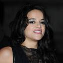 Michelle Rodriguez sexy, comme à moitié nue, à la soirée Hollywood Costume