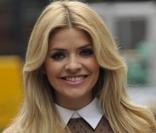 Holly Willoughby est la 2e beauté la plus naturelle de Grande-Bretagne, selon un sondage commandé par la marque St. Ives publié le 25 octobre 2012.