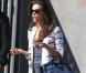 Eva Longoria se promène à Los Angeles, le 25 octobre 2012.
