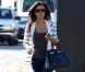Eva Longoria se promène à Los Angeles, le 25 octobre 2012.