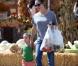 Jennifer Garner et Seraphina sur un marché fermier à Ventura, le 18 octobre 2012