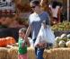 Jennifer Garner et Seraphina sur un marché fermier à Ventura, le 18 octobre 2012