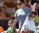 Jennifer Garner et Seraphina sur un marché fermier à Ventura, le 18 octobre 2012