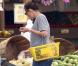 Jennifer Garner et Seraphina sur un marché fermier à Ventura, le 18 octobre 2012