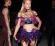 Paris Hilton aime dévoiler ses longues jambes !