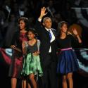 Barack Obama réélu : La joie aux côtés de Michelle et ses filles Malia et Sasha