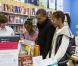 Barack Obama et ses filles Malia et Sasha font du shopping pour soutenir les petits commerces le 24 novembre 2012
