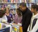 Barack Obama et ses filles Malia et Sasha font du shopping pour soutenir les petits commerces le 24 novembre 2012
