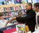Barack Obama soutient les petits commerces en faisant du shopping avec ses filles Malia et Sasha le 24 novembre 2012