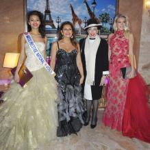 Auline Grac, Miss Prestige National, en compagnie de Geneviève de Fontenay, Christiane Lillio (presidente du Comité Miss Prestige National) et Christelle Roca à la 36e édition du Prix 'The Best', à Paris, le 11 décembre 2012