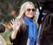 Molly Sims, tout sourire, de sortie shopping avec son jeune fils de 6 mois, dans les rues de Beverly Hills, le vendredi 14 décembre 2012.
