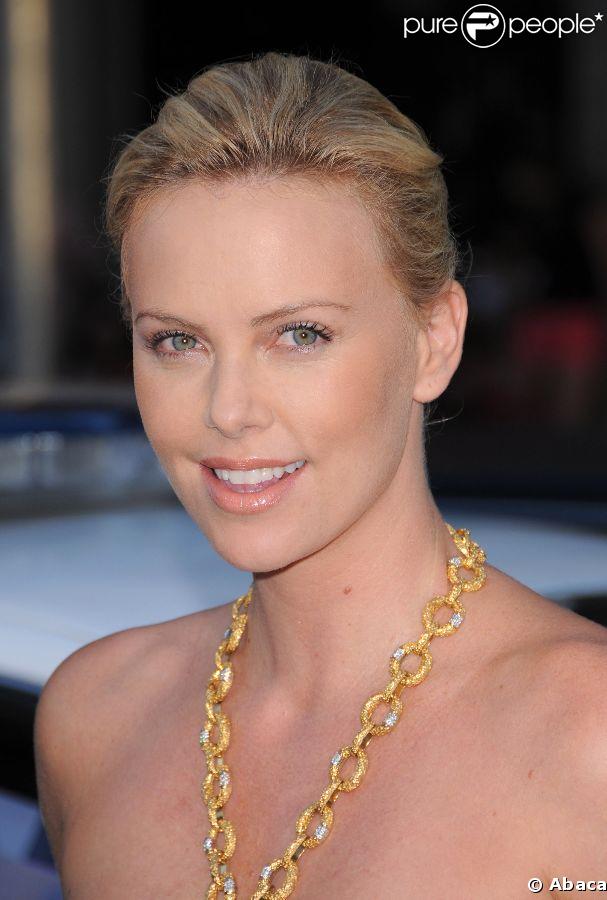 Charlize Theron à la première de Hancock