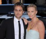 Charlize Theron et Stuart Townsend à la première de Hancock