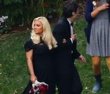 Jessica Simpson et sa soeur Ashlee, superbes au mariage de sa meilleure amie