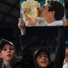<p>Roger Federer, le 15 décembre 2012, lors d'un match exhibition, a ravi ses jeunes fans à Bogota le 15 décembre 2012</p>