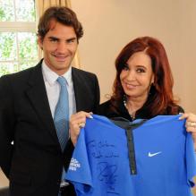 Roger Federer en compagnie de la présidente argentine Christina Kirchner à Buenos Aires en Argentine le 14 décembre 2012