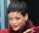 Rihanna salue ses fans et les photographes en quittant Bercy. Paris, le 10 décembre 2012.