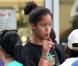 Exclusif - La fille aînée de Barack et Michelle Obama, Malia (14 ans), bien entourée et protégée lors de ses vacances sur l'île de Maui à Hawaï. Le 24 décembre 2012.