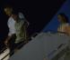 Le président Barack Obama et ses deux filles Sasha et Malia arrivent à Honolulu. Le 22 décembre 2012.