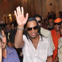 <p>Ronaldinho lors de la conférence de presse de lancement du film d'animation <em>R-10</em>, dont il sera le héros, au Meridien Hotel de Pune, en Inde, le 28 décembre 2012.</p>