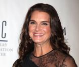 Brooke Shields retrouve le sourire deux mois après le décès de sa maman