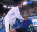 Novak Djokovic joue au docteur avec Henri Leconte le 24 janvier 2013 à Melbourne