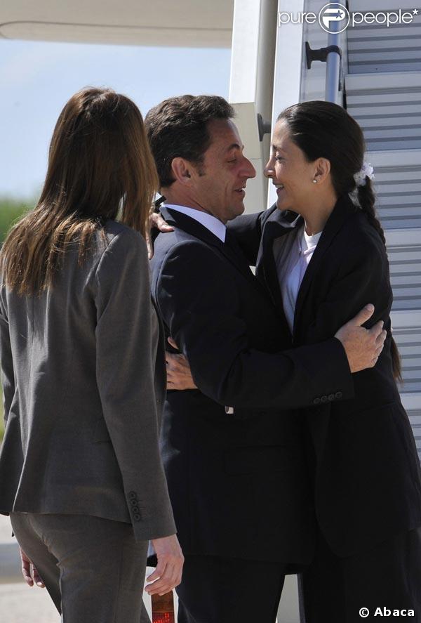 Ingrid Betancourt accueillie par les couple Sarkozy à Villacouclay