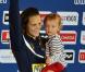 Laure Manaudou et sa petite Manon le 24 novembre 2012 lors des championnats d'Europe à Chartres après sa victoire sur 50m dos