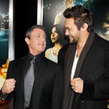 Sylvester Stallone et Jason Momoa ne sont pas prêts à en venir aux mains sur le tapis de la première de Du plomb dans la tête (Bullet to the Head) à l'AMC Lincoln Square de New York, le 29 janvier 2013.