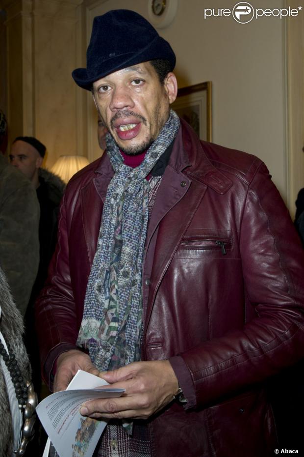 JoeyStarr lors de la vente-aux-enchères au profit de la fondation The Heart Fund au restaurant du Bristol à Paris le 1er février 2013