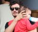 Orlando Bloom quitte le restaurant Son of a Gun avec son fils Flynn dans les bras. Los Angeles, le 1er février 2013.
