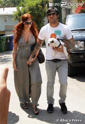 Ashlee Simpson et Peter Wentz promènent leur chien en attendant bébé !