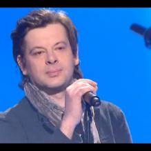 Benjamin Biolay interprète "Profite" <span>lors des Victoires de la Musique, sur France 2 le 8 février 2013.</span>