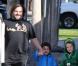 Jack Black et son épouse Tanya emmènent leurs fils Samuel et Thomas à l'école à Los Angeles, le 20 février 2013.