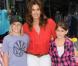 Cindy Crawford et ses enfants Presley et Kaia à Los Angeles, le 10 juin 2012.
