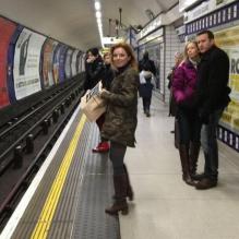 Geri Halliwell a pris grand plaisir dans le métro londonien, le 13 mars 2013.