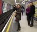 Geri Halliwell a pris grand plaisir dans le métro londonien, le 13 mars 2013.